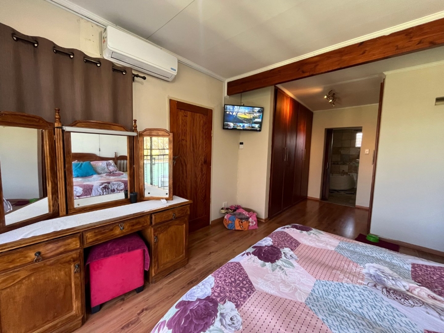 4 Bedroom Property for Sale in Lindequesdrif North West
